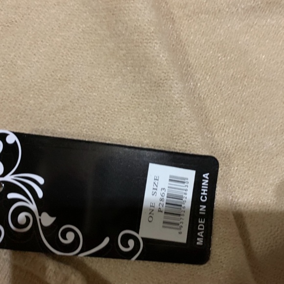 Cape - Picture 3 of 4